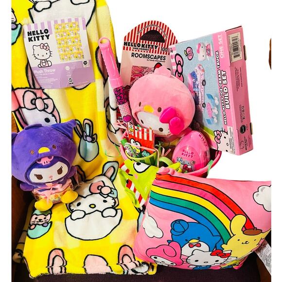 Hello kitty cute Easter Bundle with Kuromi dressed as baby chicks 50 x 70 throw - Picture 1 of 7
